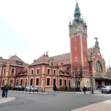 Starogdański 22 *
