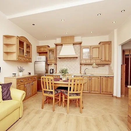 Apartman Starogdanski 22 *